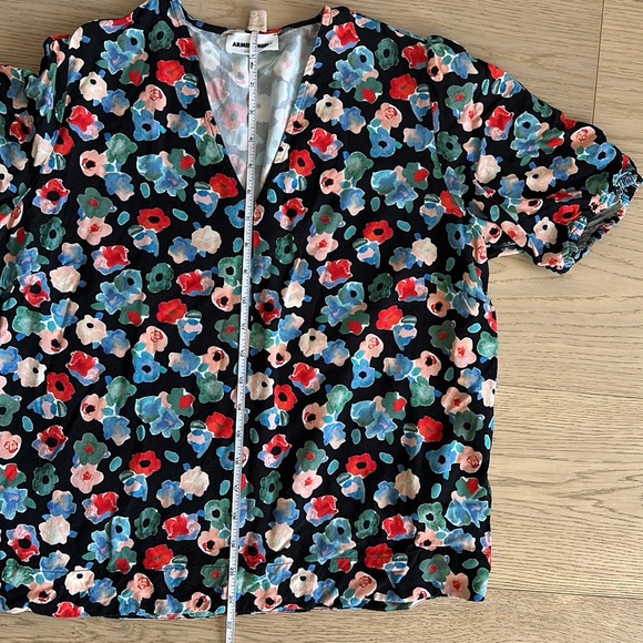 Floral short-sleeve blouse - Picture 6 of 8